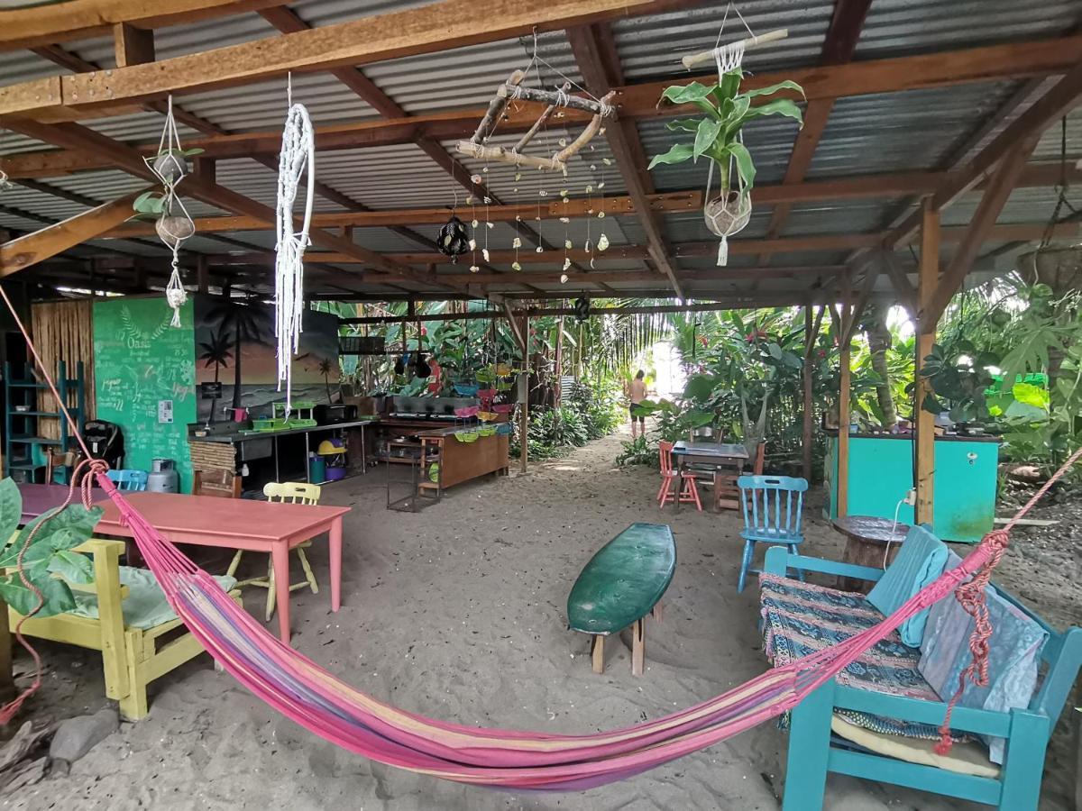 Oasis Beachfront Hostel Puerto Limon Exteriör bild