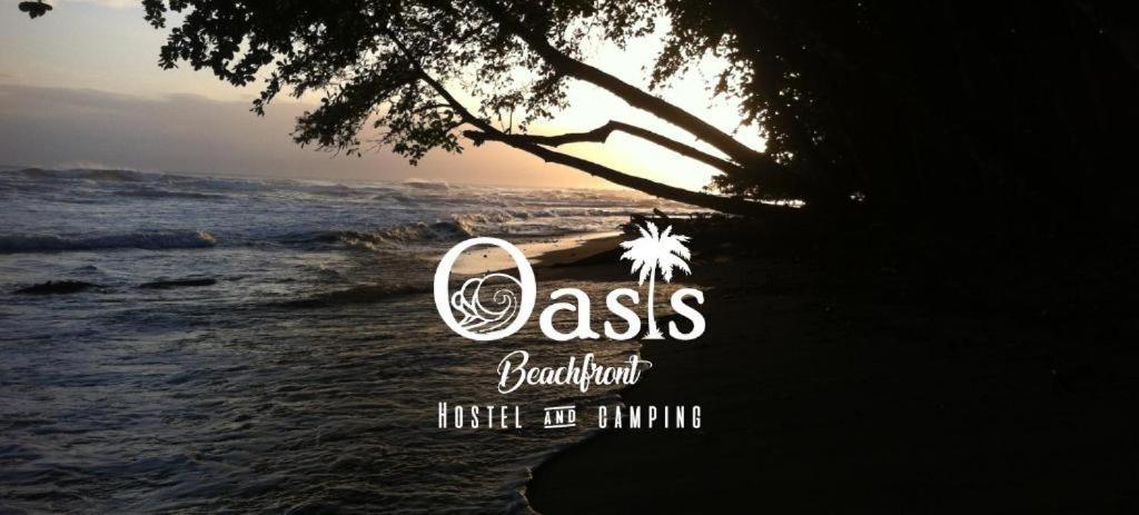 Oasis Beachfront Hostel Puerto Limon Exteriör bild