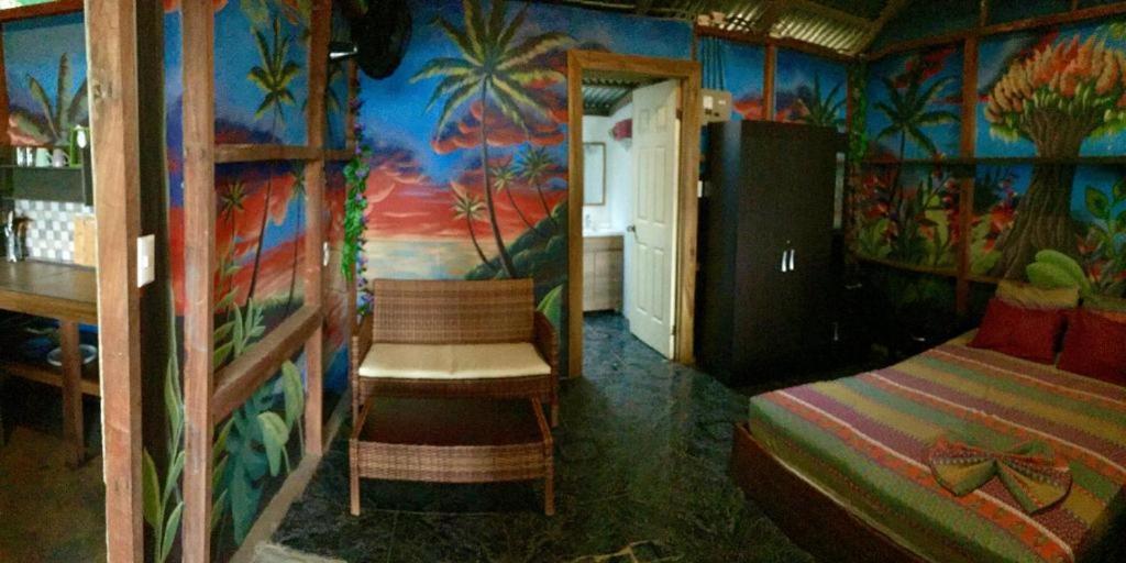 Oasis Beachfront Hostel Puerto Limon Exteriör bild