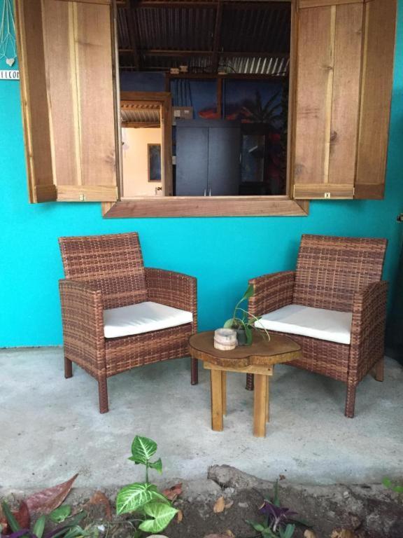 Oasis Beachfront Hostel Puerto Limon Exteriör bild